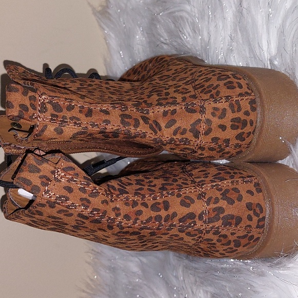 Ladies leopard boots - Picture 2 of 5